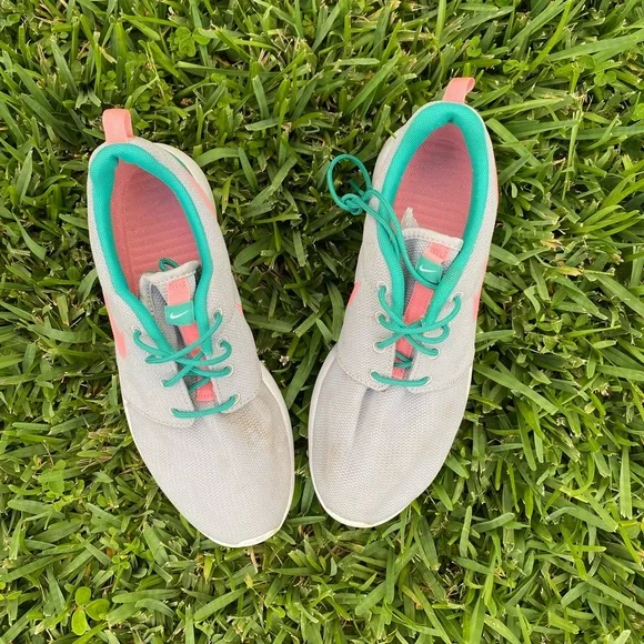 Nike Roshe One South Beach Shoes - Picture 2 of 6